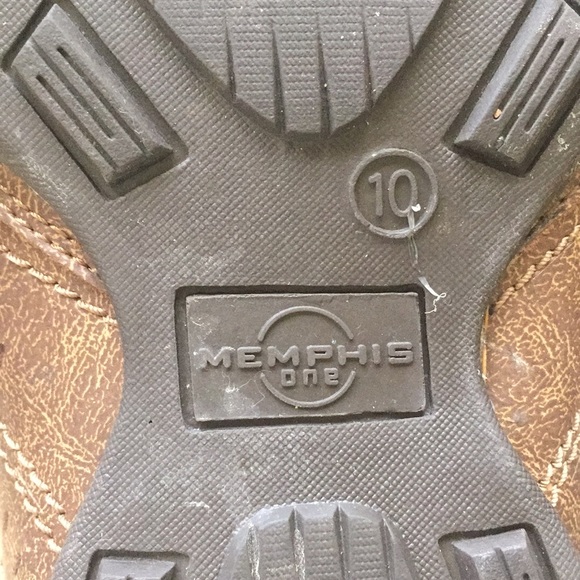 Men’s size 10 brown leather like shoes - Picture 4 of 4